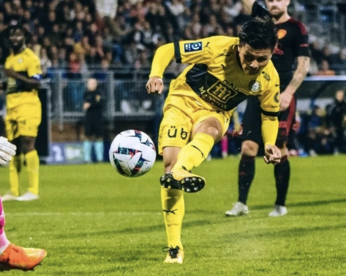 Phản ứng bàn thắng của Quang Hải, trợ lý đội bóng Ligue 2 nhận án phạt