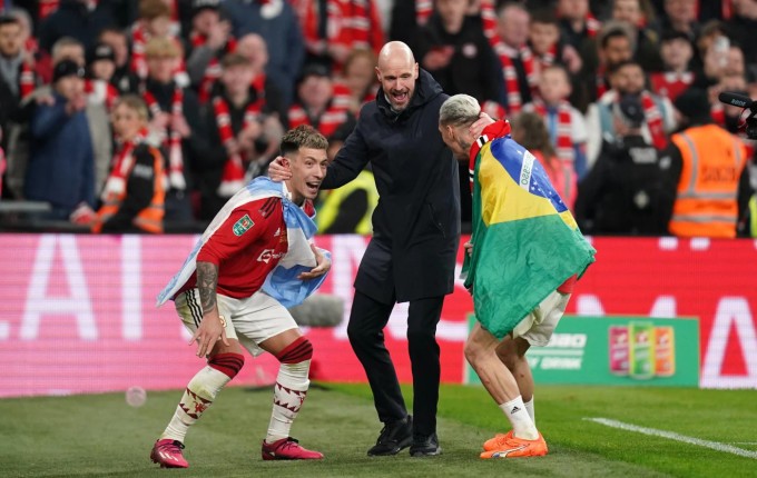 Man Utd đoạt Cúp Liên đoàn Anh, HLV Ten Hag ăn mừng đầy phấn khích