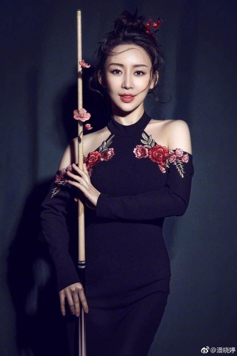 Pan Xiaoting: Cơ thủ Trung Quốc sở hữu nhan sắc thanh tú, ngọt ngào. Ngoài là một cơ thủ chuyên nghiệp, cô còn hoạt động trong lĩnh vực diễn xuất, ca hát ở làng giải trí Hoa ngữ.