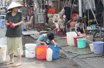 Hà Nội: Tăng giá nước sinh hoạt và kinh doanh