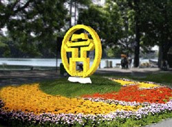Hồ Gương &quot;đơm hoa&quot; trong dịp Đại lễ