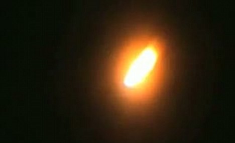 Quả cầu lửa cực hiếm thắp sáng bầu trời Ireland (clip)