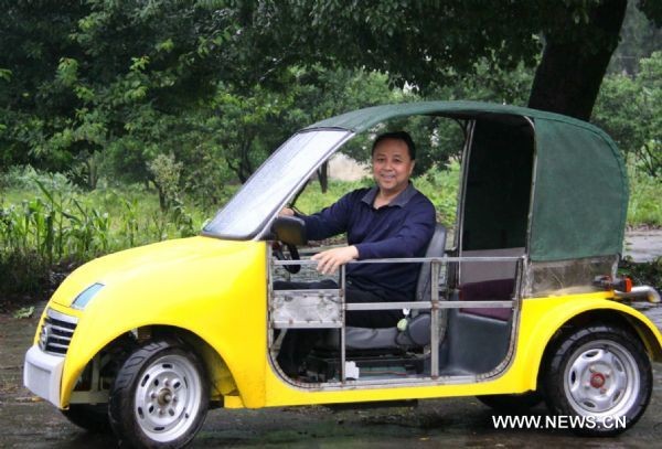 Một GV Trung Quốc phát minh ra xe micro-electric