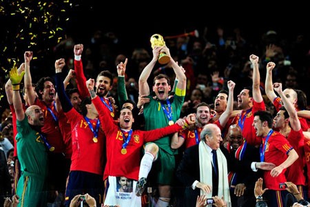 Iker Casillas giành giải thưởng găng tay vàng