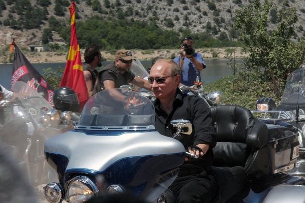Chùm ảnh Putin cưỡi Harley đi dự lễ hội mô tô (video)