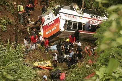 Tai nạn xe buýt liên tiếp ở Philippines và Trung Quốc