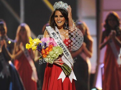 Vương miện Hoa hậu Hoàn vũ thuộc về người đẹp Mexico