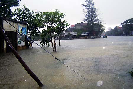 Hà Tĩnh: Hơn 10.000 HS phải nghỉ học vì mưa lụt