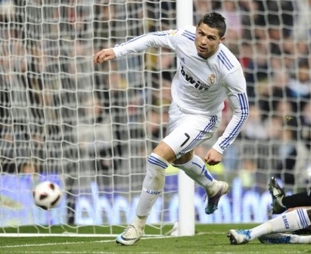 Ronaldo, Benzema toả sáng, Real huỷ diệt Malaga
