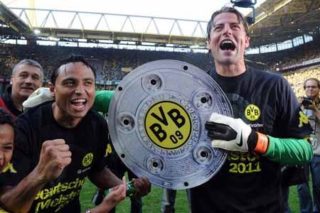 Dortmund vô địch Bundesliga sớm hai vòng đấu