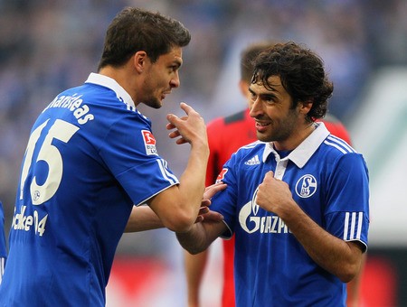 Ngôi sao của Schalke 04 gia nhập V-League