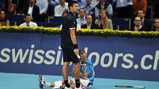 Novak Djokovic vất vả vượt qua Xavier Malisse