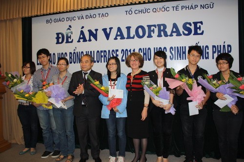 Trao học bổng VALOFRASE năm 2011 cho HS tiếng Pháp