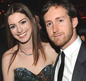 Anne Hathaway đính hôn cùng Adam Shulman