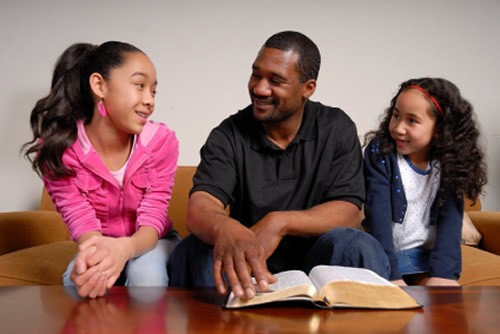 Giáo dục trong gia đình - điều kiện để con cái trưởng thành