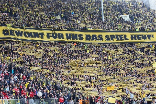 Dortmund giành cúp quốc gia trong trận mưa bàn thắng