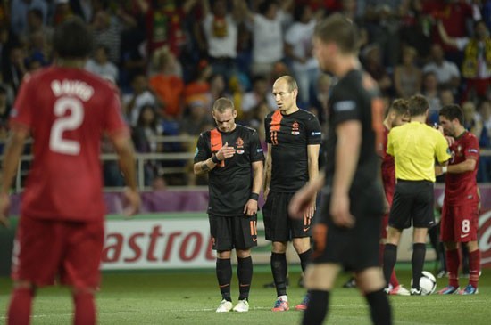 Gục ngã trước BĐN, Hà Lan ngậm ngùi rời Euro 2012