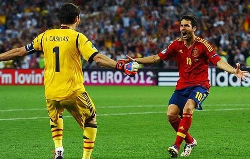Hạ Bồ Đào Nha, Tây Ban Nha giành vé vào chung kết