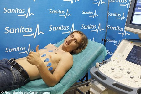 Tottenham xác nhận Modric đến kiểm ta y tế với Real Madrid
