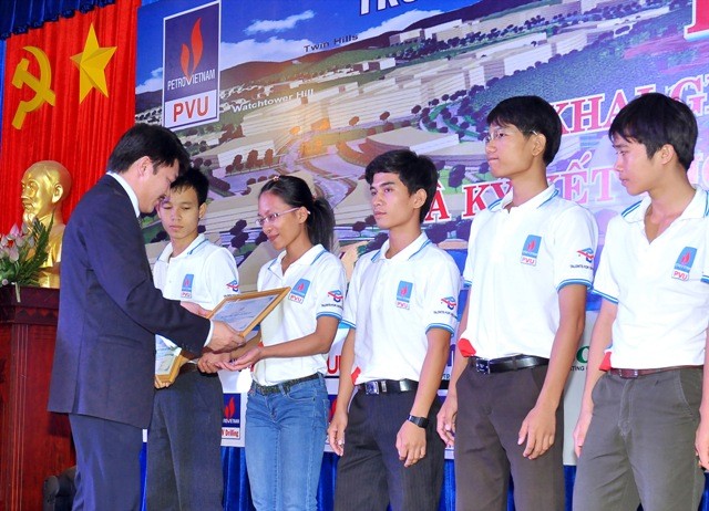 Trường Đại học Dầu khí Việt Nam nhận tài trợ và khánh thành Trung tâm Mô hình hóa mỏ