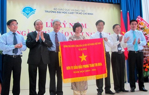 ĐH Luật TP.HCM kỉ niệm 30 năm ngày Nhà giáo Việt Nam