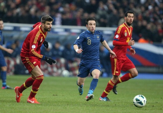 Tây Ban Nha thắng Pháp để đòi lại ngôi đầu bảng