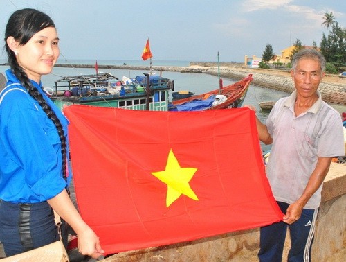 900 sinh viên xây dựng Cột cờ Tổ quốc trên đảo Lý Sơn