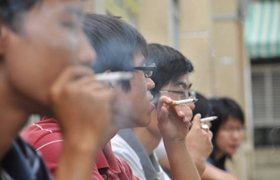 Việt Nam: 47 triệu người thường xuyên hút thuốc lá thụ động