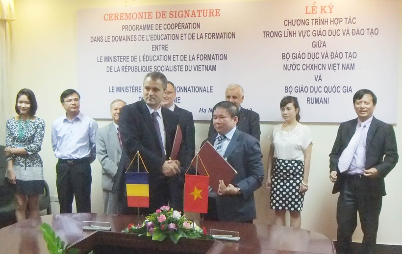 Việt Nam – Rumani tăng cường hợp tác song phương về GD&amp;ĐT