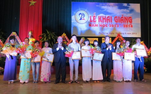 Gần 2.000 SV Trường ĐH Sư phạm Đà Nẵng vào năm học mới