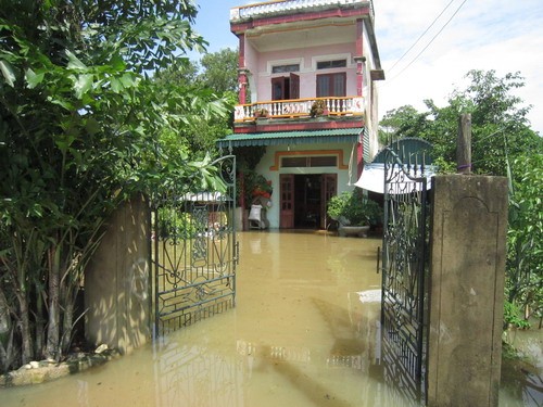 Thanh Hóa: Gần 300 ngôi nhà bị ngập, 2 người bị nước cuốn
