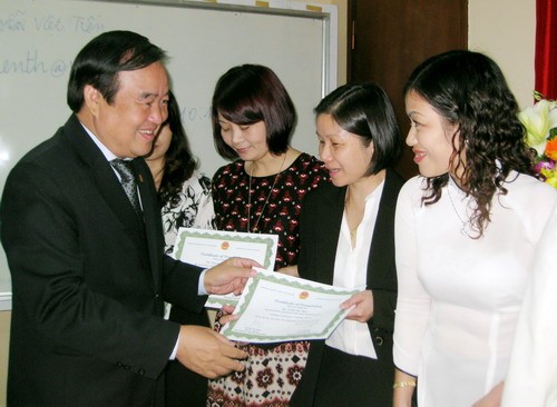 Kết thúc 1 tháng tập huấn giảng dạy tiếng Việt cho GV Việt Nam ở nước ngoài