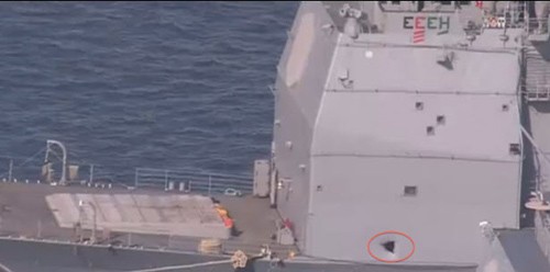 Máy bay UAV đâm thủng tàu tuần dương Mỹ