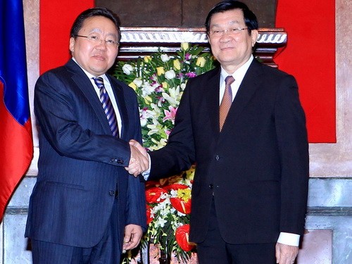 Tổng thống Mông Cổ kết thúc chuyến thăm Việt Nam
