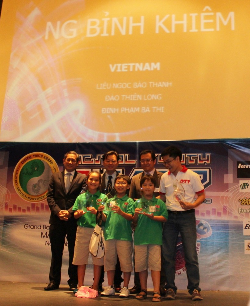 Việt Nam vô địch hạng nhi đồng cuộc thi Robotics quốc tế năm 2013