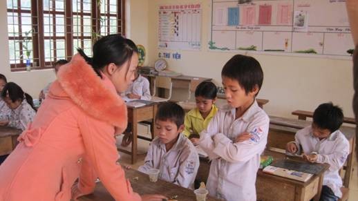 Dạy tiếng Việt rất cần thiết đối với trẻ em dân tộc