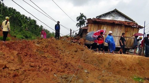 Sạt lở đất đe dọa tính mạng học sinh ở Sơn Tây (Quảng Ngãi)