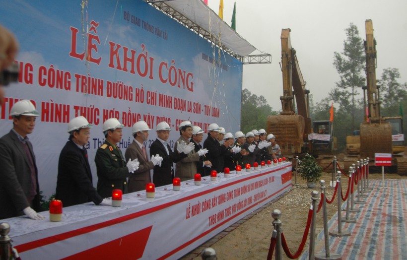 Khởi công xây dựng đường Hồ Chí Minh đoạn La Sơn - Túy Loan