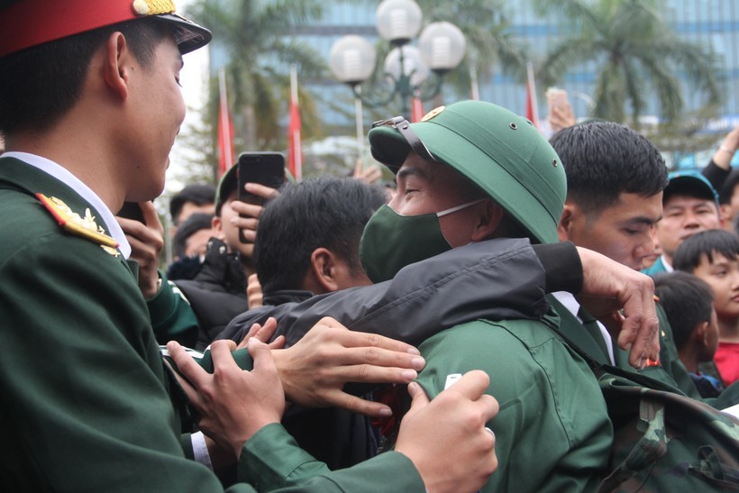 Ngày 7/2/2023, tại Hà Tĩnh có gần 1.500 thanh niên nhập ngũ (Ảnh: Phương Hồ).