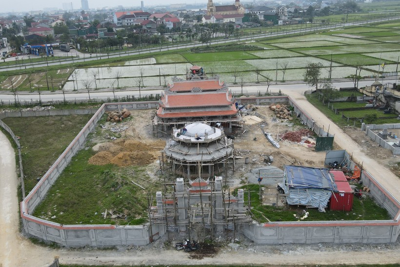 UBND TP Hà Tĩnh yêu cầu đình chỉ thi công khu lăng mộ "khủng" tại xã Thạch Trung để kiểm tra, xử lý.