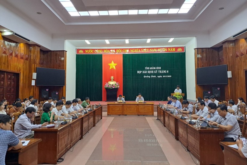 Tỉnh Quảng Bình tổ chức họp báo thông tin về công tác chuẩn bị cho kỳ thi tốt nghiệp THPT năm 2023. (Ảnh: Đ.T).