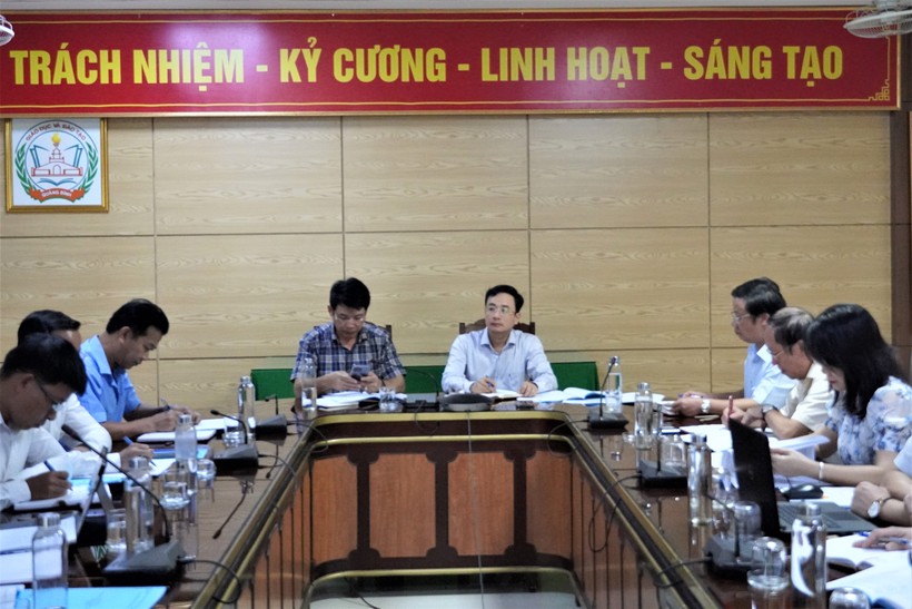 Cuộc họp bàn giải pháp nâng cao chất lượng giáo dục huyện miền núi Minh Hóa. 