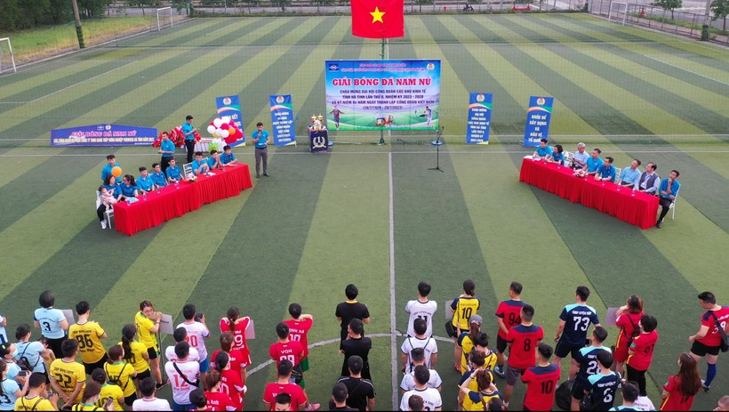Toàn cảnh Lễ khai mạc giải bóng đá Nam, nữ đoàn viên, CNLĐ công ty Formosa Hà Tĩnh. 