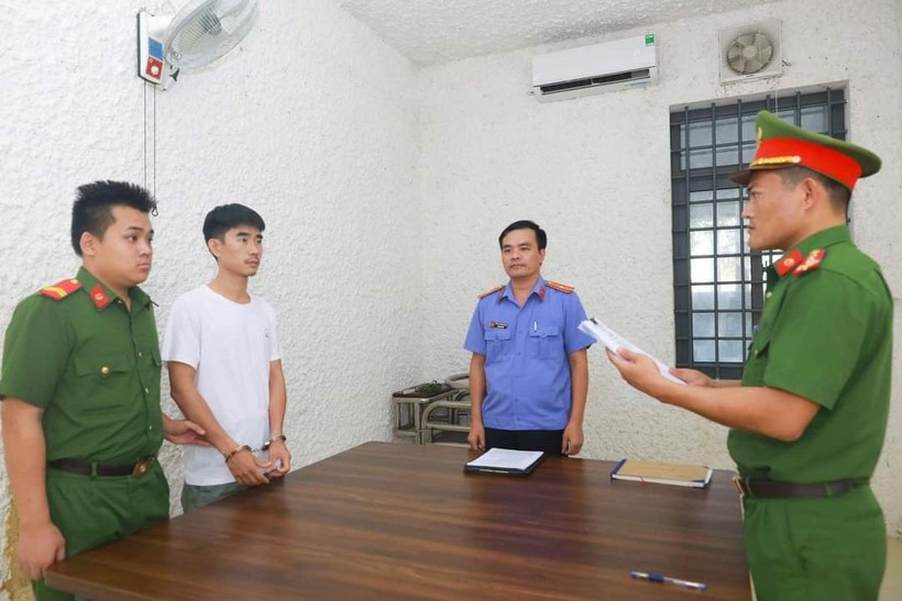 Cơ quan chức năng công bố quyết định khởi tố bị can đối với Trần Huy Hiệu về hành vi “Huỷ hoại tài sản”