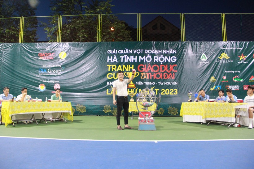 Lễ bốc thăm, chia bảng thi đấu Giải Tennis Doanh nhân Hà Tĩnh mở rộng.