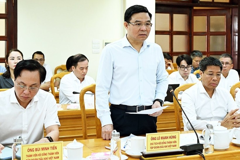 Ông Lê Mạnh Hùng – Chủ tịch Hội đồng thành viên Tập đoàn Dầu khí Việt Nam phát biểu tại buổi làm việc. (Ảnh: BHT)