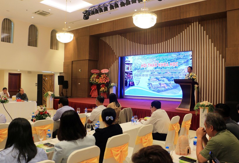 Ông Lữ Quang Ngời, Chủ tịch UBND tỉnh Vĩnh Long phát biểu khai mạc hội thảo.