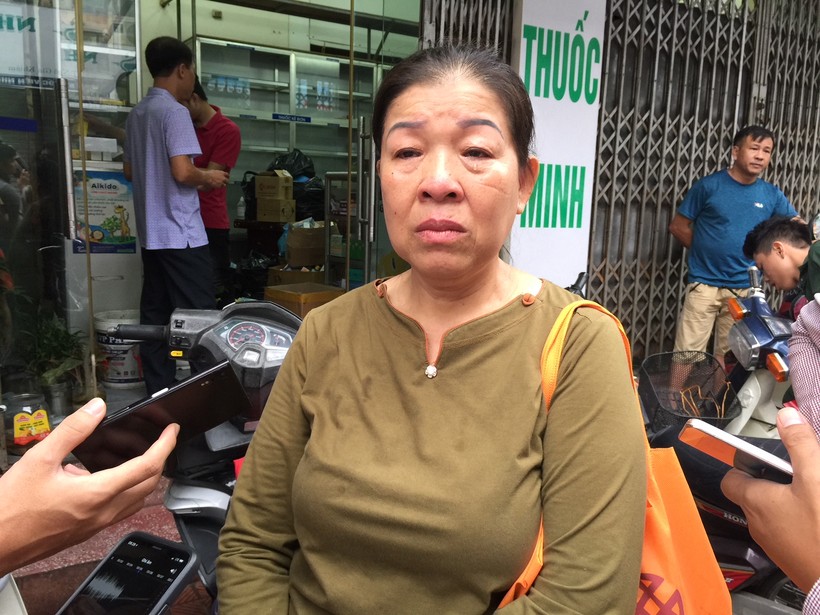 Cô Nguyễn Thị Chính vừa khóc vừa kể về vụ cháy