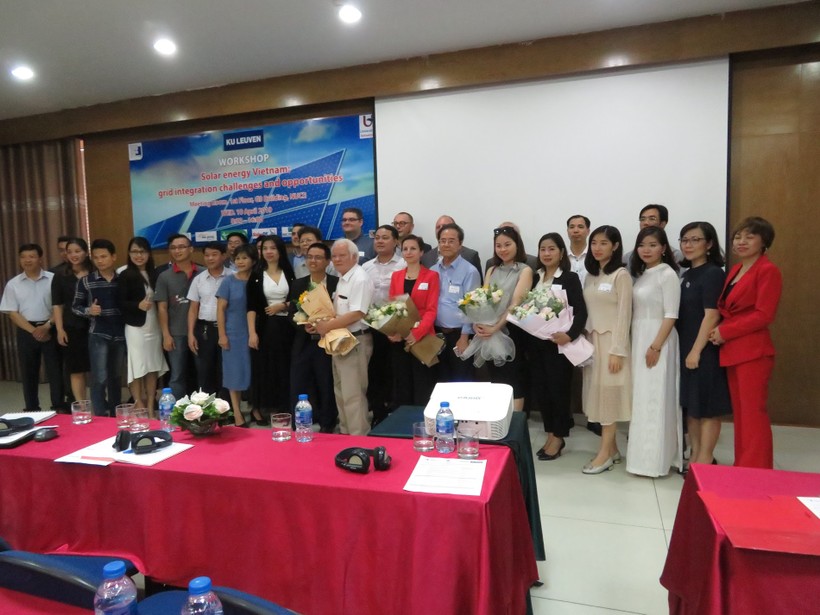 Đại biểu tham dự Hội thảo “Năng lượng mặt trời tại Việt Nam tích hợp với mạng lưới điện: Cơ hội và Thách thức”.