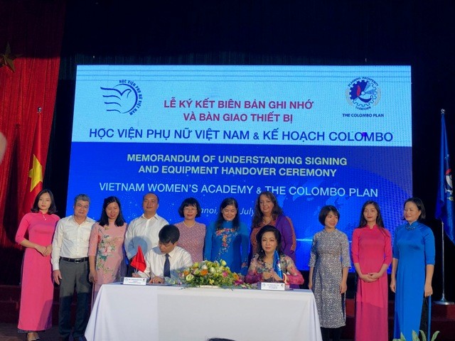 Học viện Phụ nữ Việt Nam ký kết Dự án Nâng cao năng lực Khoa giới và Phát triển